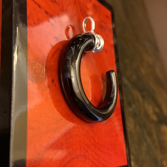 Black Onyx Horn Set In Ornate Sterling Silver Bail - Picture 8 of 9